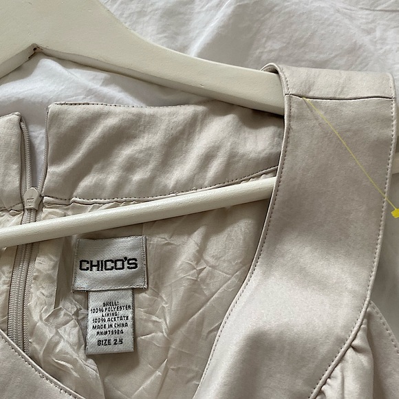 🫶Gorgeous Chico’s Casual All Lined Dress in Silk Like Fabric. 🫶 - Picture 3 of 16